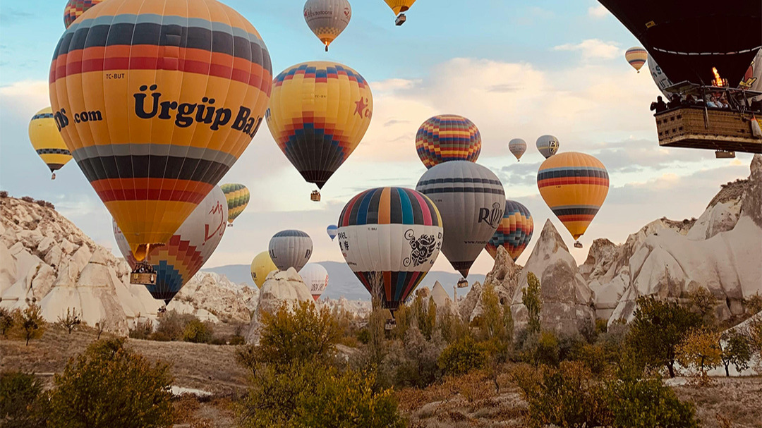 Hot Air Balloon & Paragliding